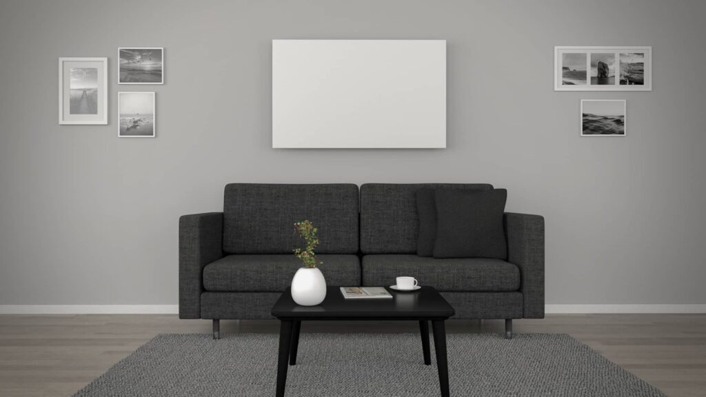 Klassisch weiße Infrarotheizung hängt über der Couch, frontale Ansicht